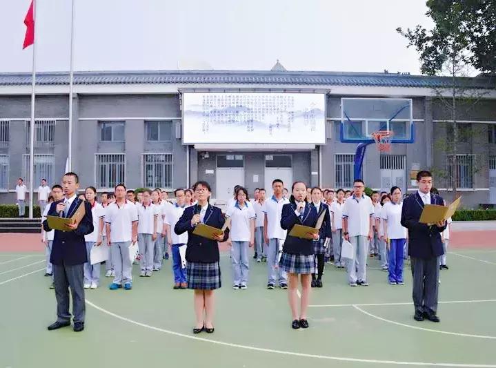 今年学校最流行的校服,最好看的春夏秋冬校服