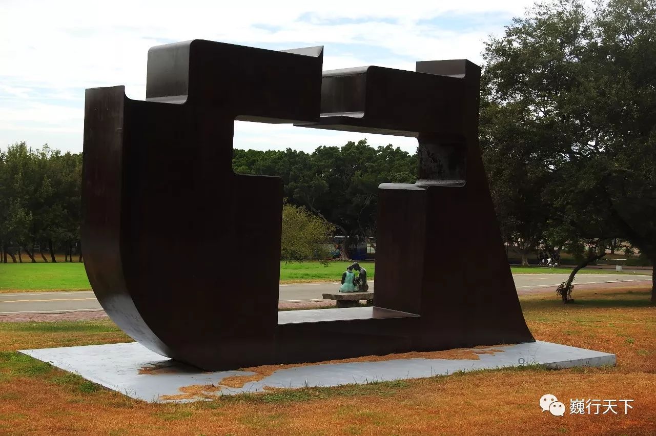 这所大学很特别，来的人都会找到逝去的校园爱情故事