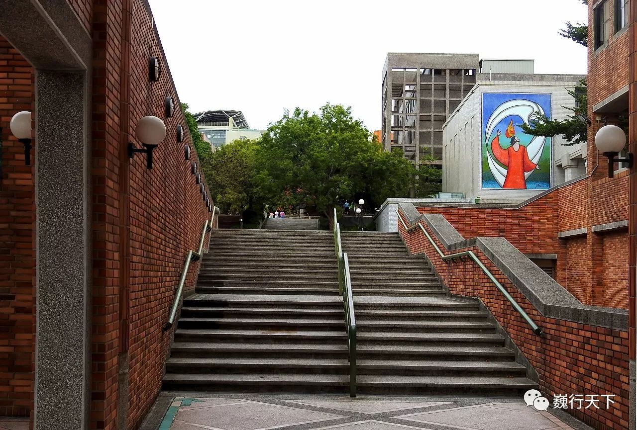 这所大学很特别，来的人都会找到逝去的校园爱情故事