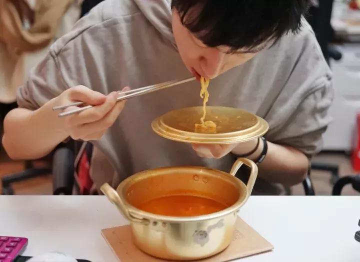 最好吃最简单的泡面的做法,买好吃的泡面