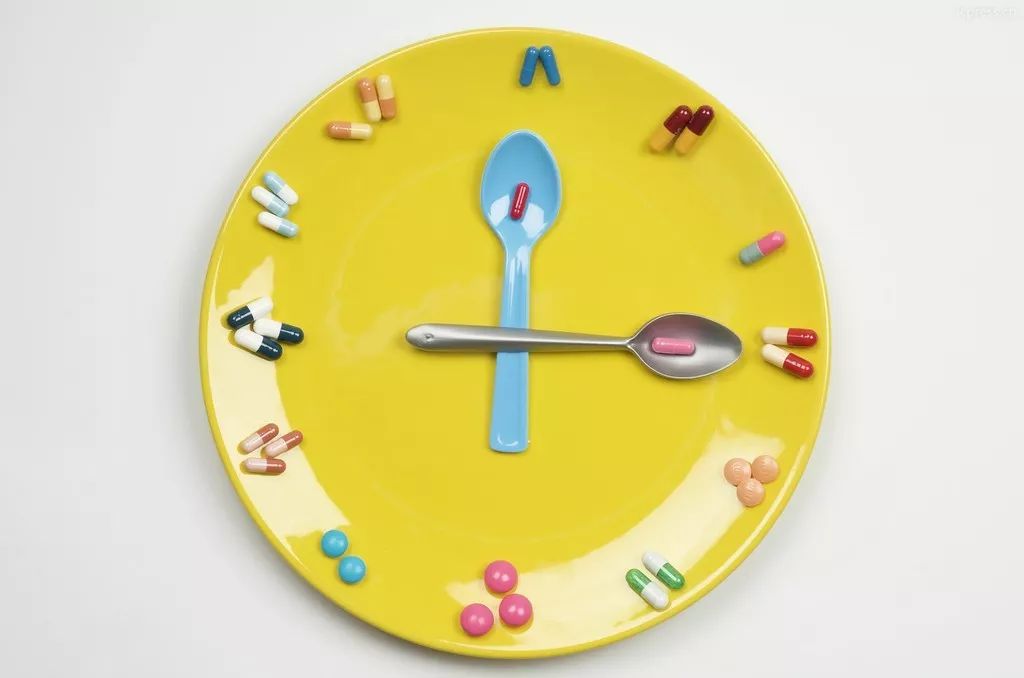 店员经典培训教材：这些药要空腹服用！