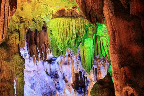 世界少有天然深水港,桂林潜水溶洞