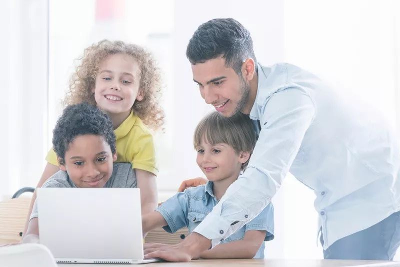 与阿里刚正面，腾讯重金入股永辉旗下生鲜超市「超级物种」；少儿编程和STEAM受资本热捧，真格入局｜小桔妹播报