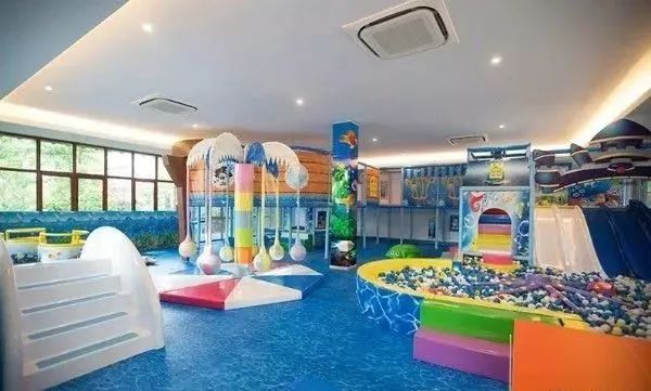 假期冬天泡个温泉放松一下,周末了外面有点冷