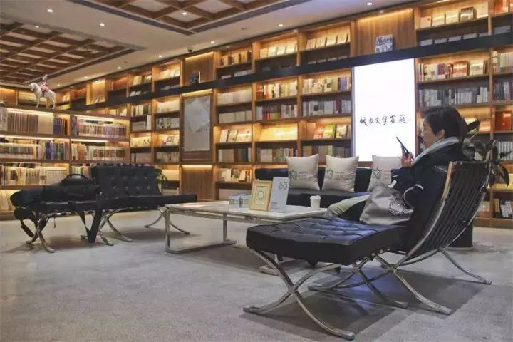 24小时、以旧换新……南京这8大特色书店，去了就不想离开