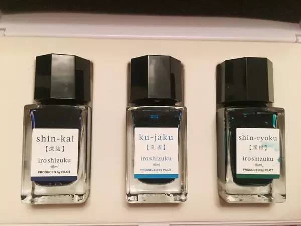 一支钢笔可以用不同颜色的墨水吗,钢笔用什么颜色的墨水才炫酷