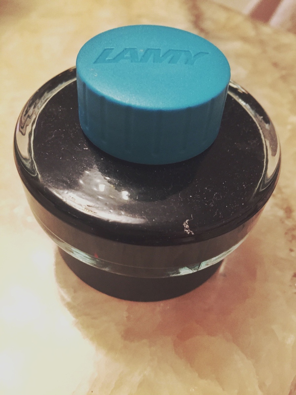 一支钢笔可以用不同颜色的墨水吗,钢笔用什么颜色的墨水才炫酷