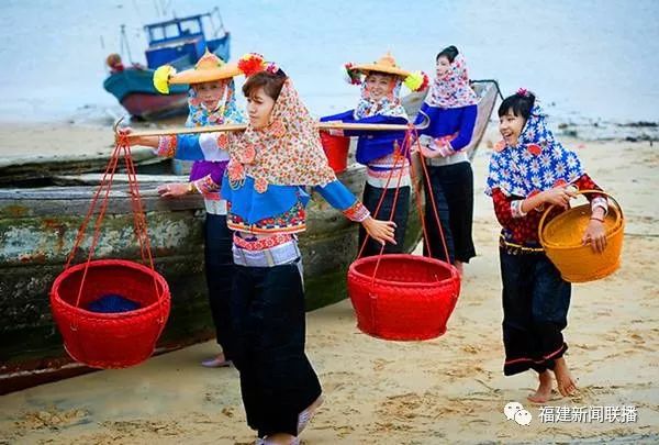 惠安女注意！国际沙滩足球大赛，有个大礼包等着你