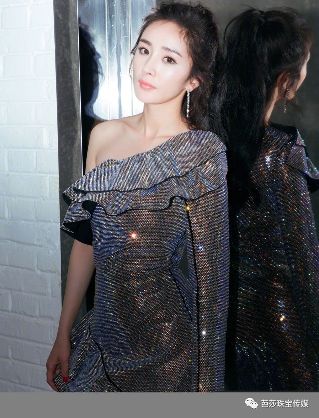 女星们热宠的disco风该戴什么珠宝？Party季绝对帮到你！