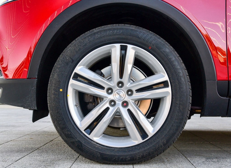 十多万suv四缸四驱省油有科技感车,十多万suv国产车推荐