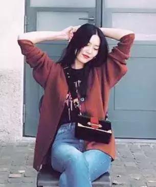 刘雯每月收入多少钱,刘雯收入2018排第几