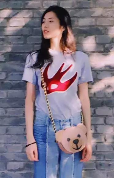 刘雯每月收入多少钱,刘雯收入2018排第几