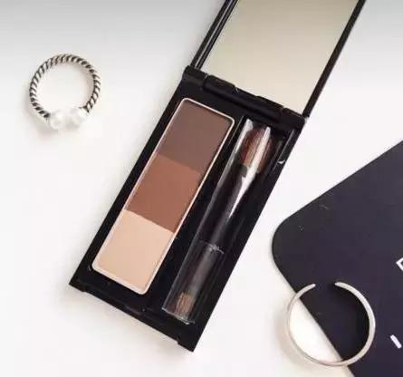 五十块钱买一个香奈儿,一万块钱香奈儿能买到啥