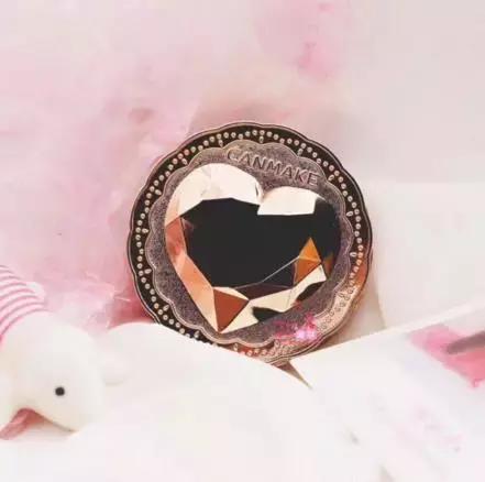 五十块钱买一个香奈儿,一万块钱香奈儿能买到啥