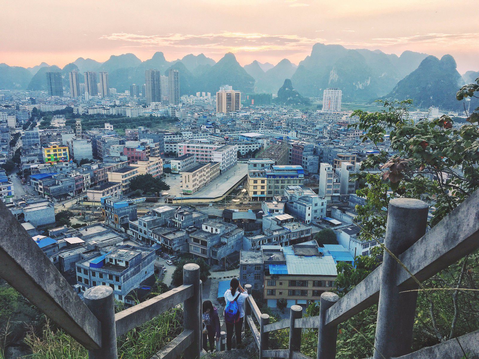 天等小记-登一座山爱一座城看一片天等日夕晨