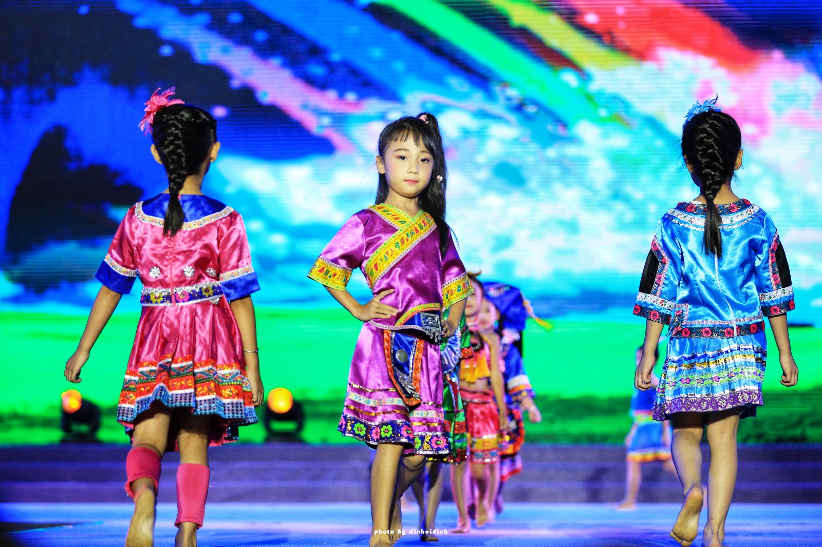 天等小记-登一座山爱一座城看一片天等日夕晨