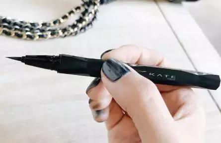 五十块钱买一个香奈儿,一万块钱香奈儿能买到啥