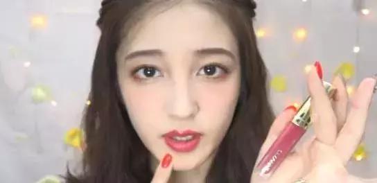 五十块钱买一个香奈儿,一万块钱香奈儿能买到啥