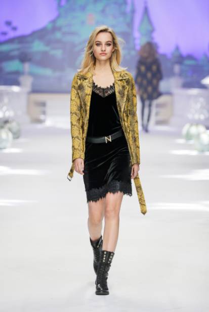 秀还没走完新款就卖光？直击NIKKIE巴黎迪士尼大秀