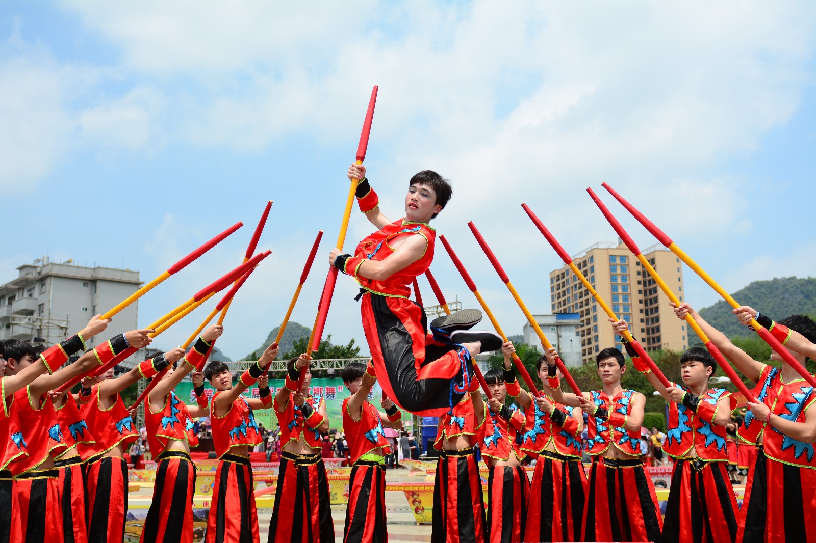 天等小记-登一座山爱一座城看一片天等日夕晨