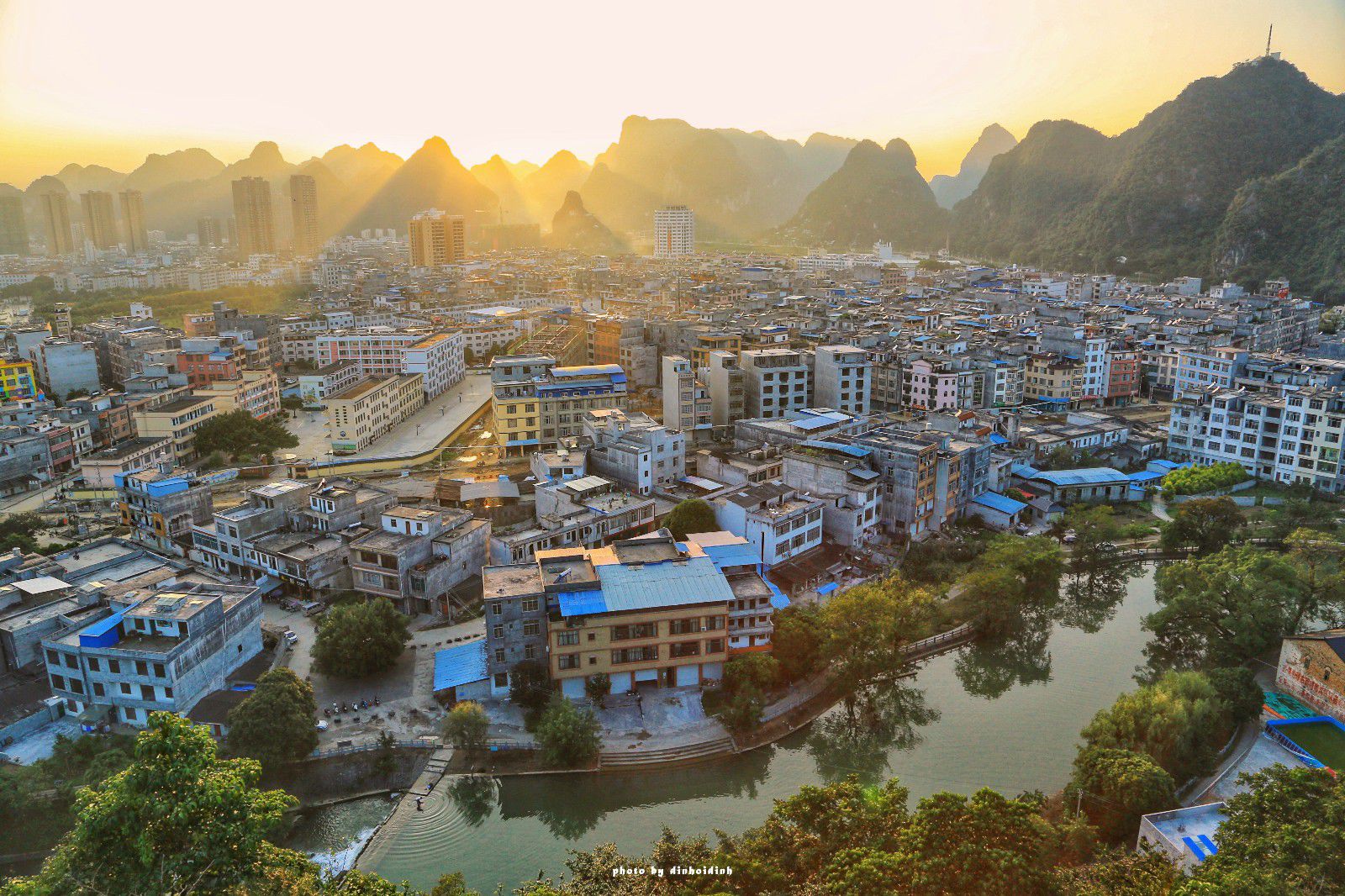 天等小记-登一座山爱一座城看一片天等日夕晨