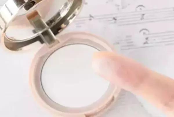 五十块钱买一个香奈儿,一万块钱香奈儿能买到啥