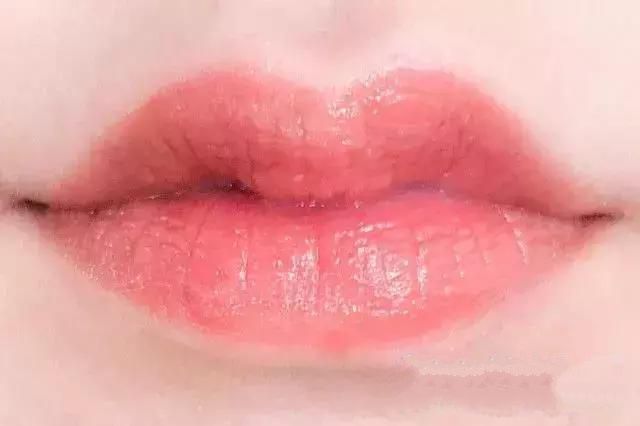 五十块钱买一个香奈儿,一万块钱香奈儿能买到啥