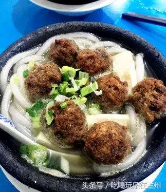 天冷了做一碗砂锅暖心又暖胃,小砂锅既暖心又暖胃