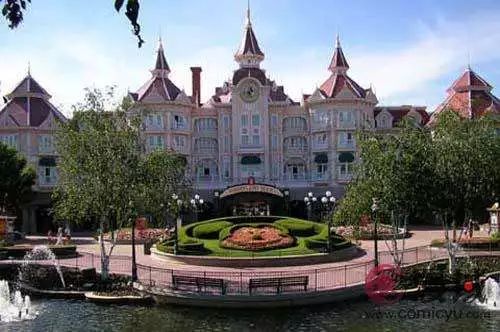 秀还没走完新款就卖光？直击NIKKIE巴黎迪士尼大秀