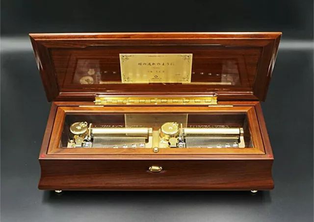 圣诞节，请送我一个八音盒