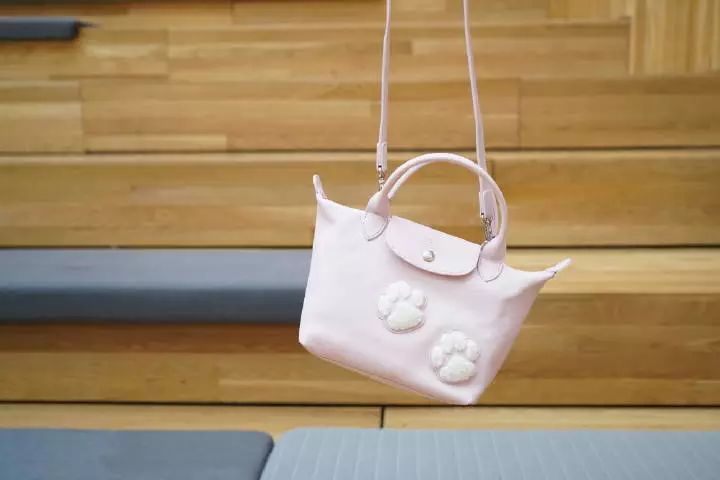 看到这些大牌新出的农历狗年限量款，我笑出了猪叫……