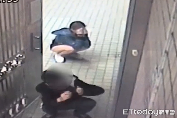 全世界男人都死光了也不喜欢你！恐怖学长求爱遭拒砍伤学妹