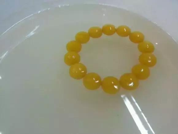 假琥珀蜜蜡用什么做的,假蜜蜡琥珀