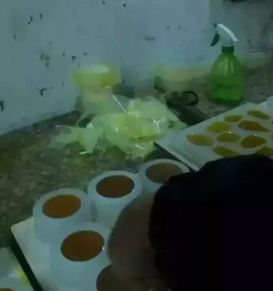 假琥珀蜜蜡用什么做的,假蜜蜡琥珀