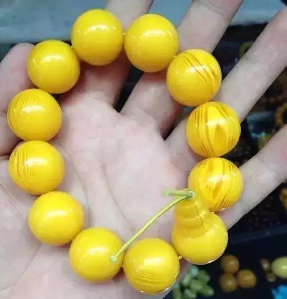 假琥珀蜜蜡用什么做的,假蜜蜡琥珀