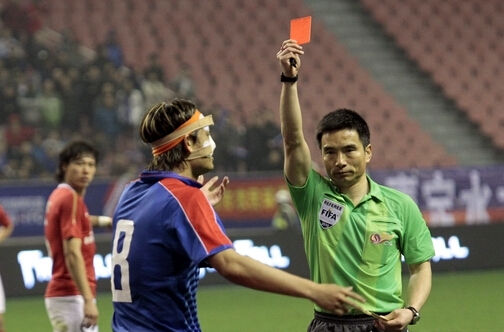 中国足坛反赌扫黑中，最干净的“金哨”裁判，遭暴打也坚持正义！