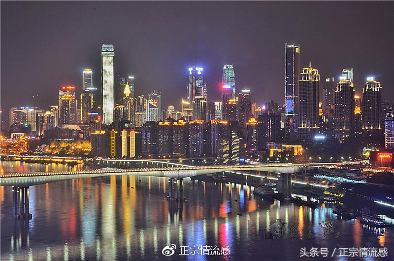 边走边吃水果视频,边走边吃一路看风景