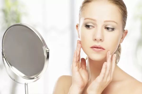 木丹颗粒能改善肤色不均匀吗,肤色不均匀嘴巴一圈很黄怎么改善