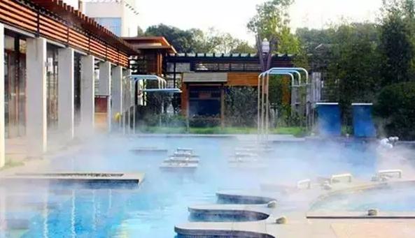 温泉旅游攻略全球六大最美温泉,泡温泉度假哪里好玩