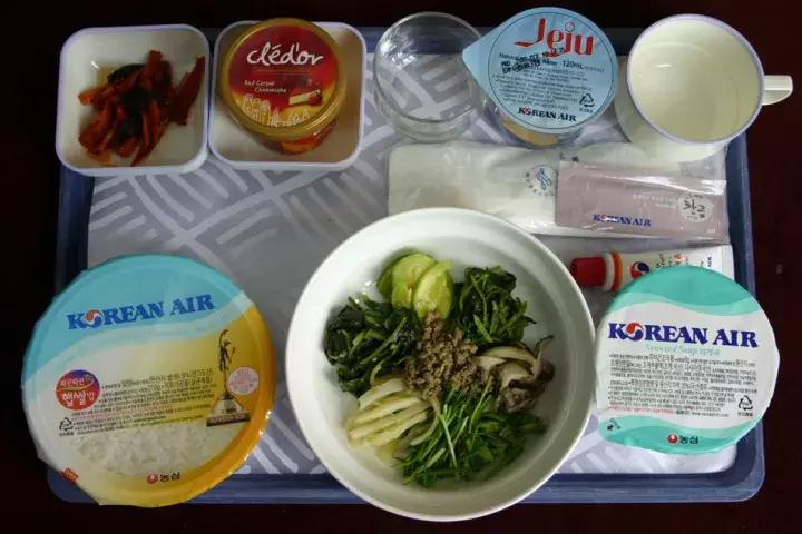 最新评选全球航空公司Top10，经济舱也能坐出头等舱的感觉！