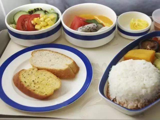 最新评选全球航空公司Top10，经济舱也能坐出头等舱的感觉！