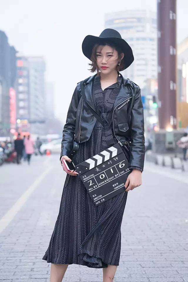 歌曲爱笑的女孩好运不会太差,爱笑的女孩子好运都不会太差