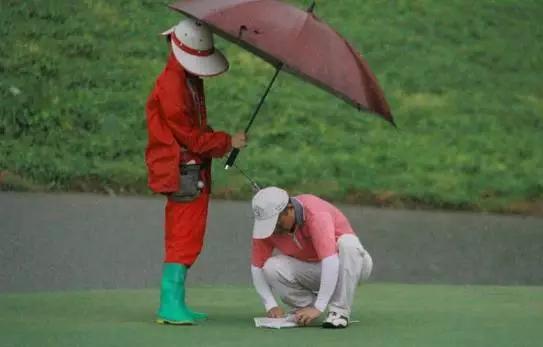 高尔夫球童年薪多少万,高尔夫球童最高收入