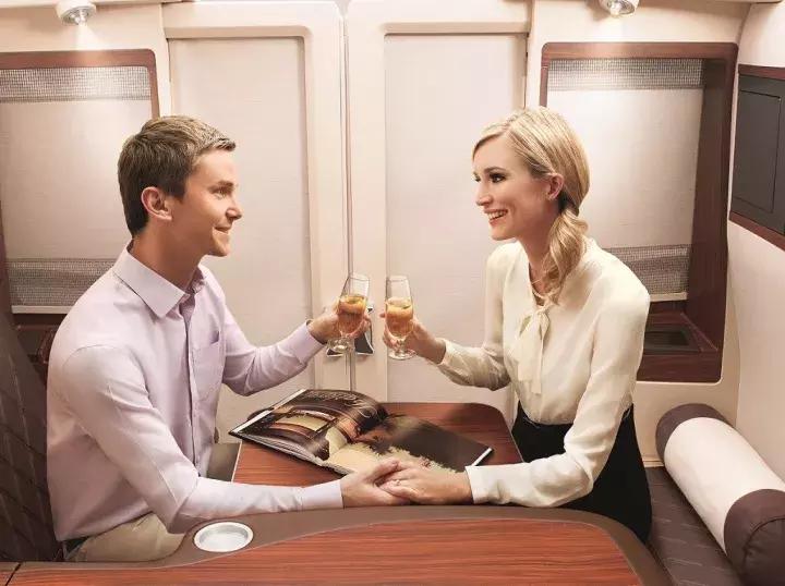 最新评选全球航空公司Top10，经济舱也能坐出头等舱的感觉！