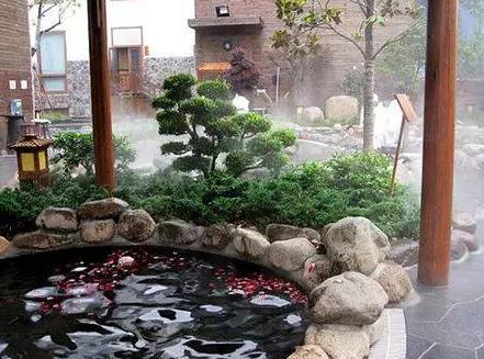 温泉旅游攻略全球六大最美温泉,泡温泉度假哪里好玩