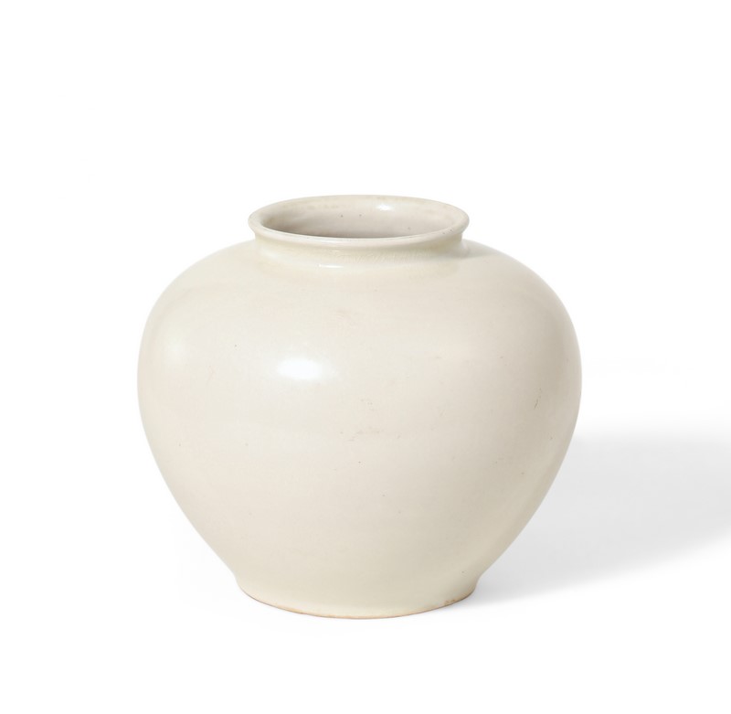 唐代邢窑黄釉钵式大罐拍卖纪录,唐白釉盈字款罐