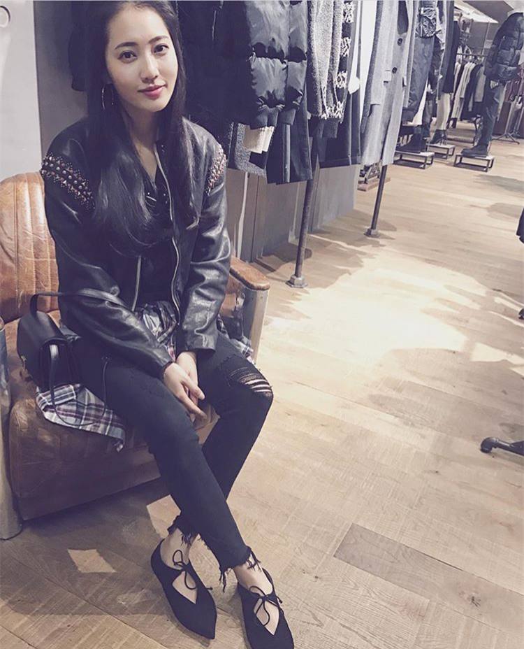 余文乐晒和老婆剪影照,余文乐晒夫妻旧合影