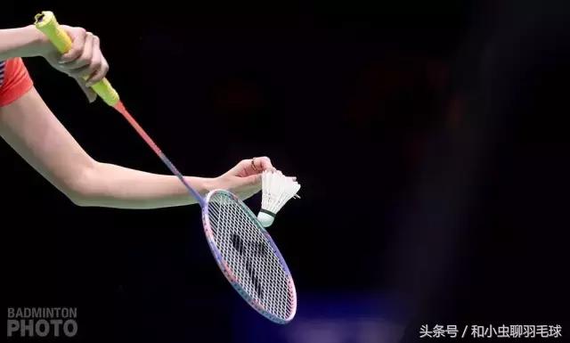 羽毛球拍拉2526磅还是2426磅好,打羽毛球最适合新手的磅数是多少