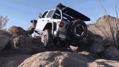 jeep牧马人爆改过的越野视频,全新换代jeep牧马人角斗士试驾