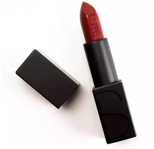 砖红色显白还是显黑,砖红色和米白色哪个显白